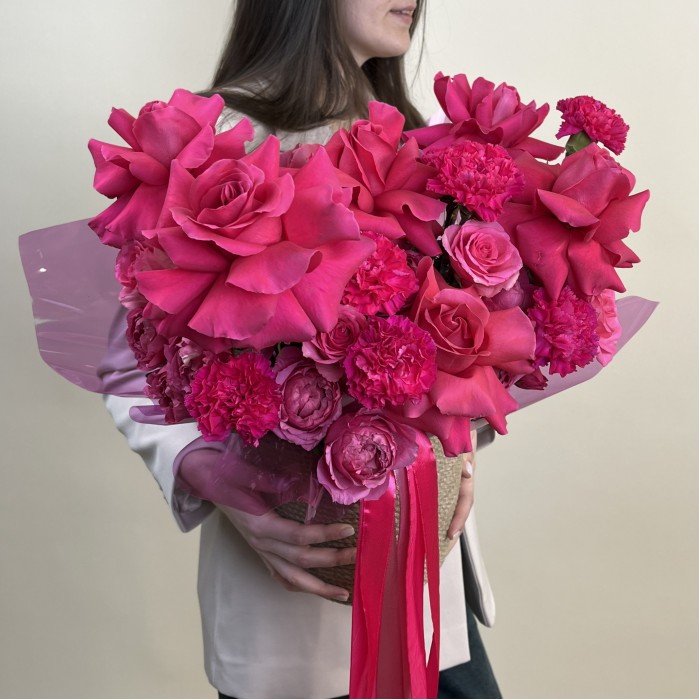 Французская роза Пинк Флойд в кашпо