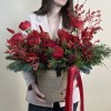 Авторская композиция с красными амариллисами