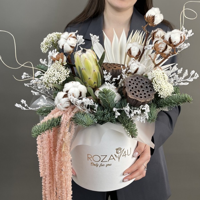 Новогодняя композиция с сухоцветами в коробке