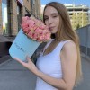 25 розово-зеленых роз Бел-роз в коробке