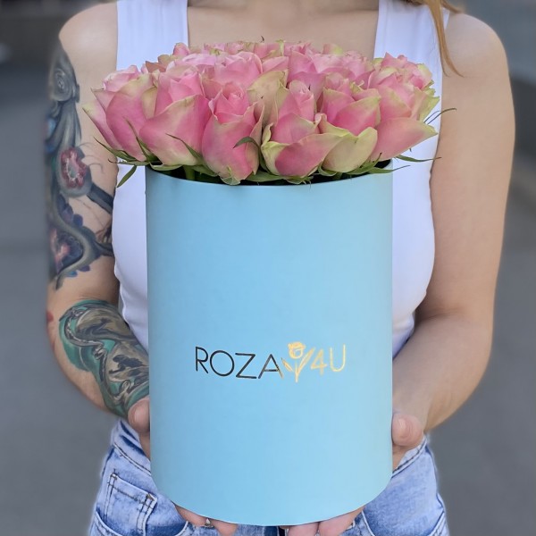 25 розово-зеленых роз Бел-роз в коробке