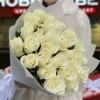 25 длинных белых роз 70 см