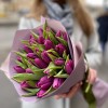 Букет фиолетовых тюльпанов
