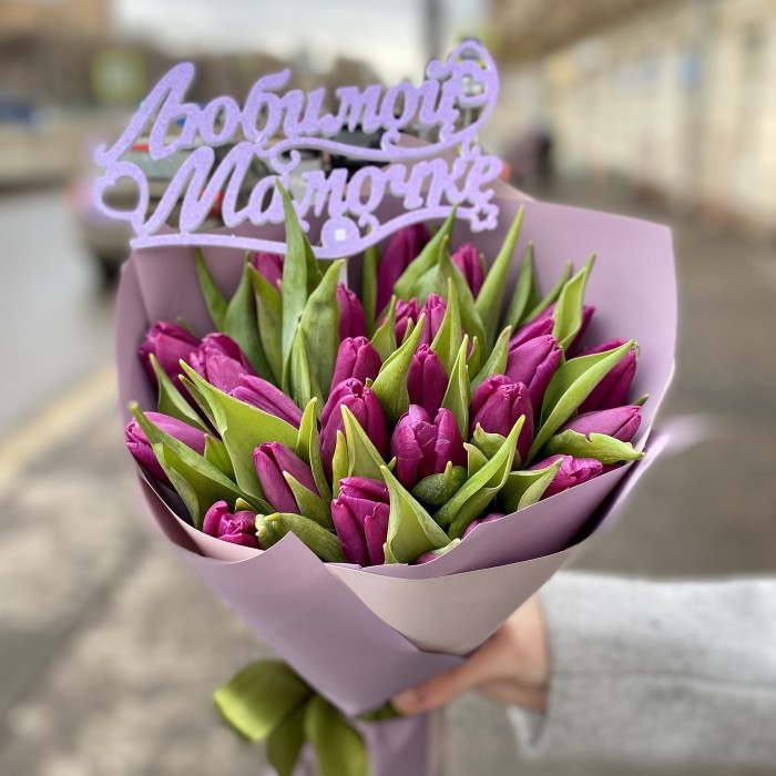 Букет фиолетовых тюльпанов