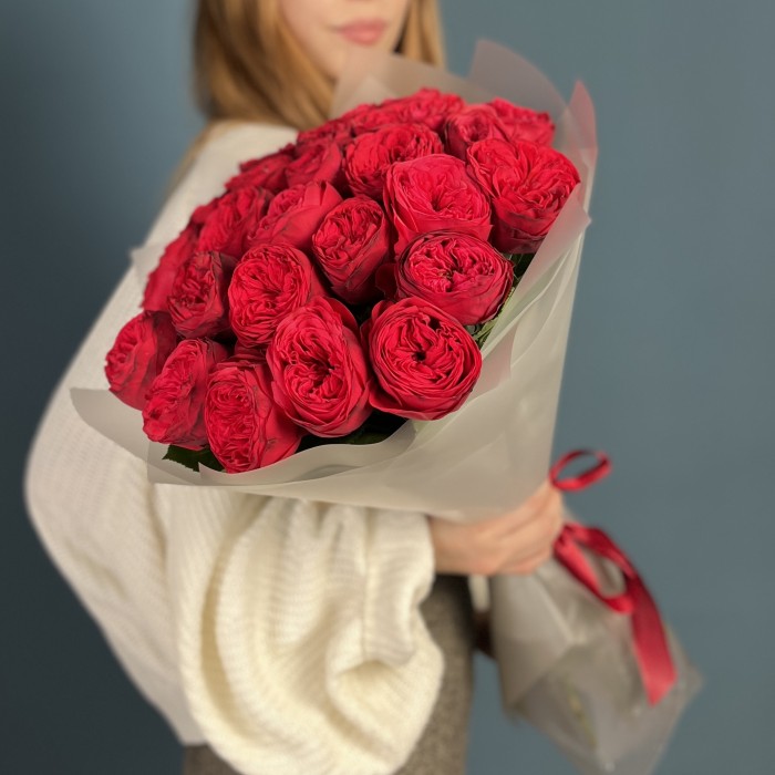 25 красных пионовидных роз Ред Пиано 60 см
