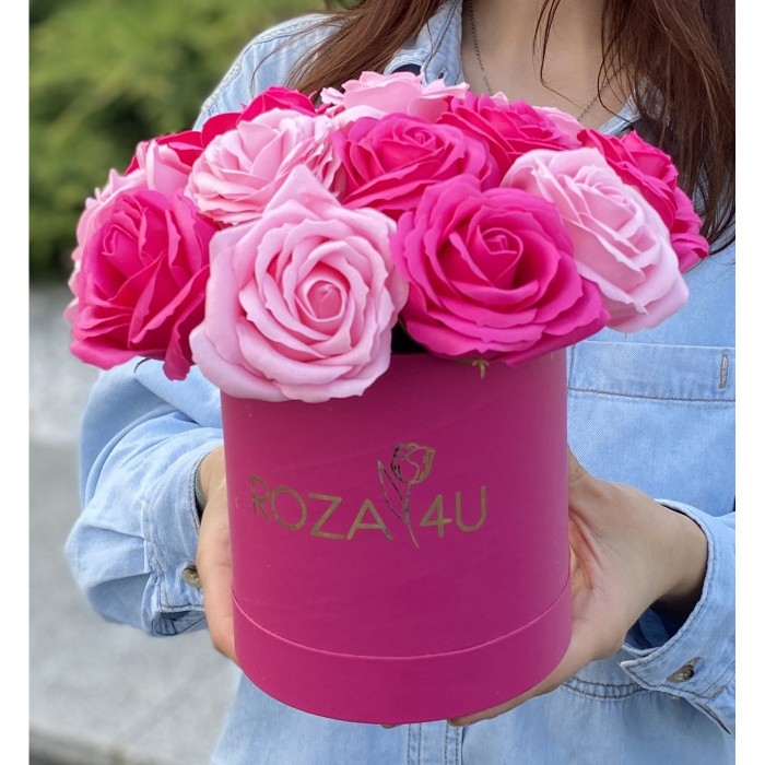15 розовых мыльных роз в коробке