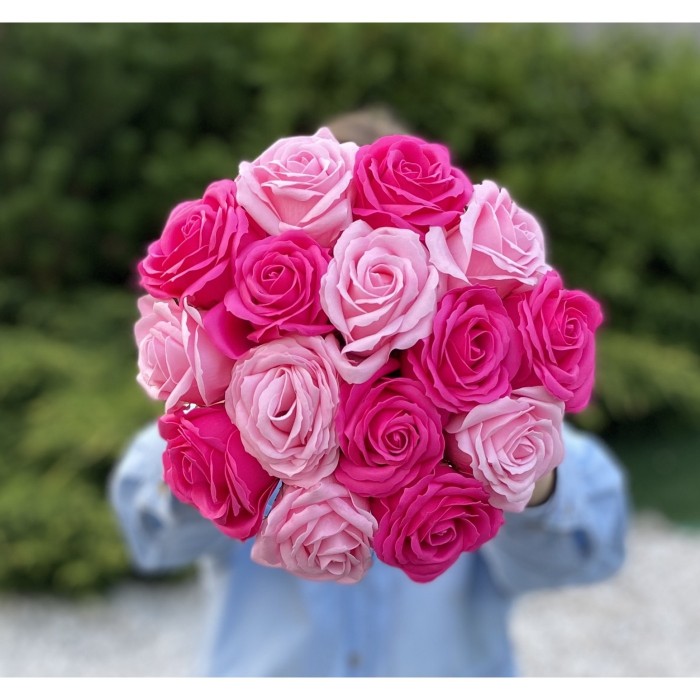 15 розовых мыльных роз в коробке