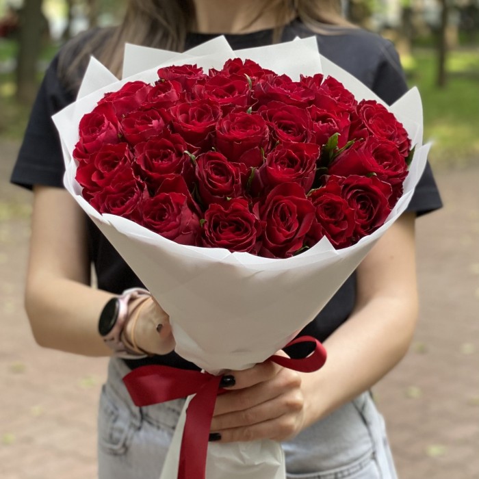 25 красных роз