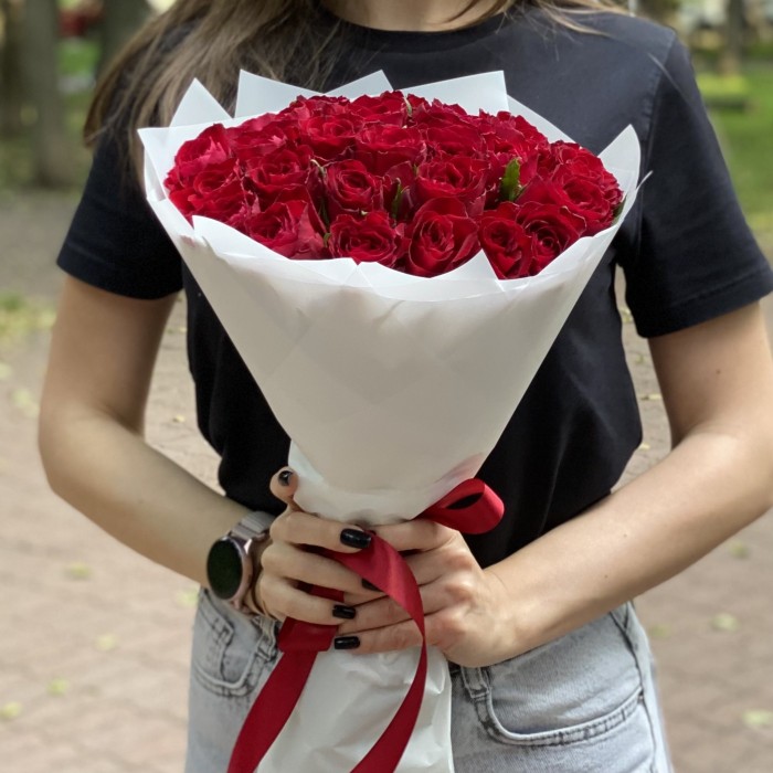 25 красных роз