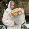 25 кремовых пионовидных роз Гравити в коробке