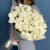 25 кустовых белых роз Сноуфлейк 60 см