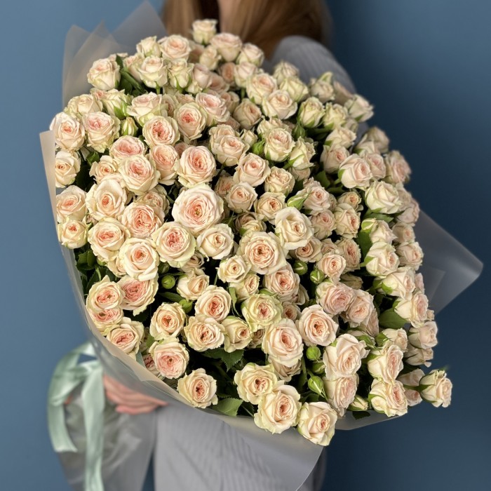 25 кустовых белых роз Сноуфлейк 60 см