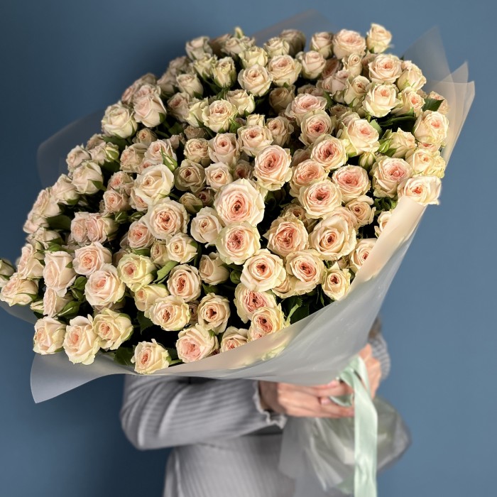 25 кустовых белых роз Сноуфлейк 60 см