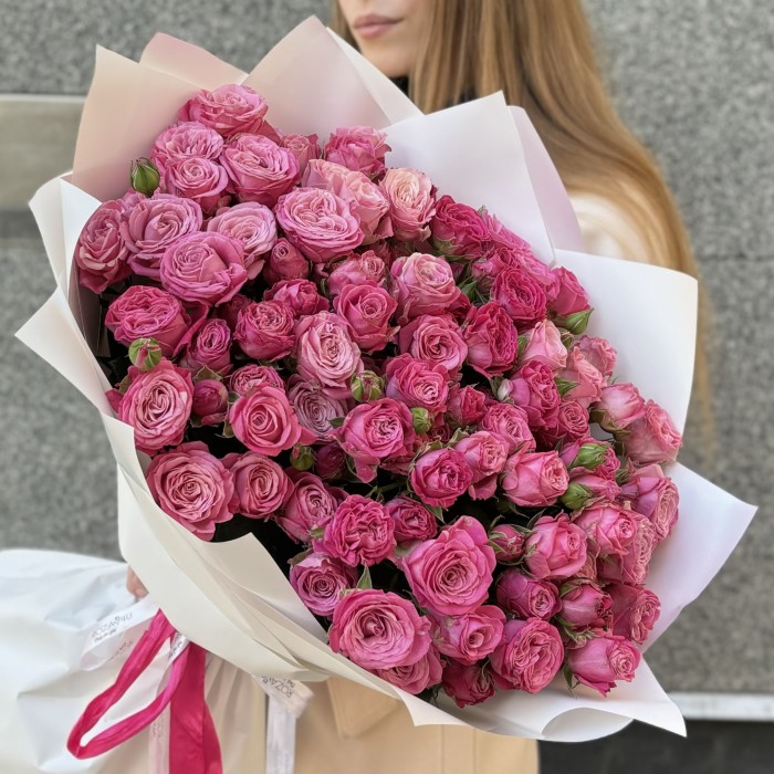 25 кустовых пионовидных роз Леди Бомбастик 50 см