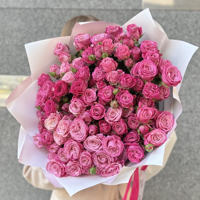 25 кустовых пионовидных роз Леди Бомбастик 50 см