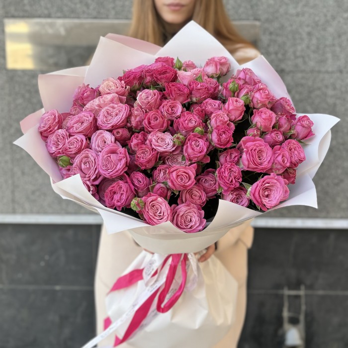 25 кустовых пионовидных роз Леди Бомбастик 50 см