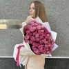25 кустовых пионовидных роз Леди Бомбастик 60 см