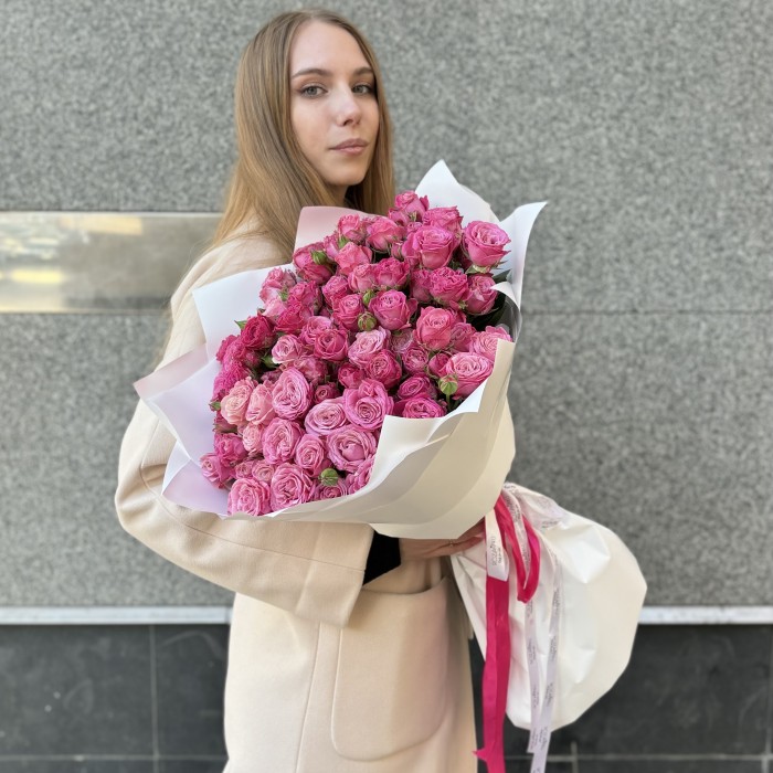 25 кустовых пионовидных роз Леди Бомбастик 60 см