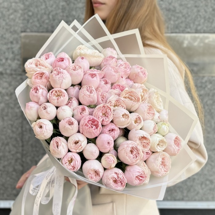 25 кустовых пионовидных роз Мансфилд парк 50 см