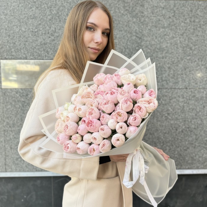 25 кустовых пионовидных роз Мансфилд парк 50 см