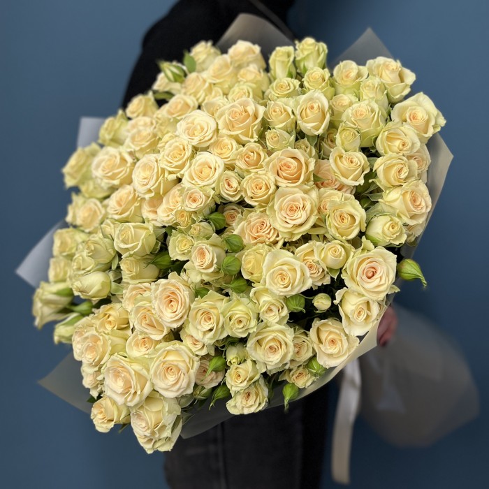 25 кустовых роз Аксана 70 см