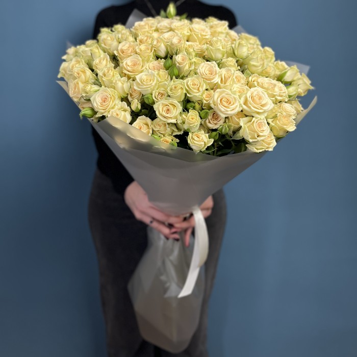 25 кустовых роз Аксана 70 см