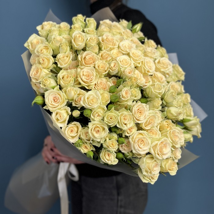 25 кустовых роз Аксана 70 см