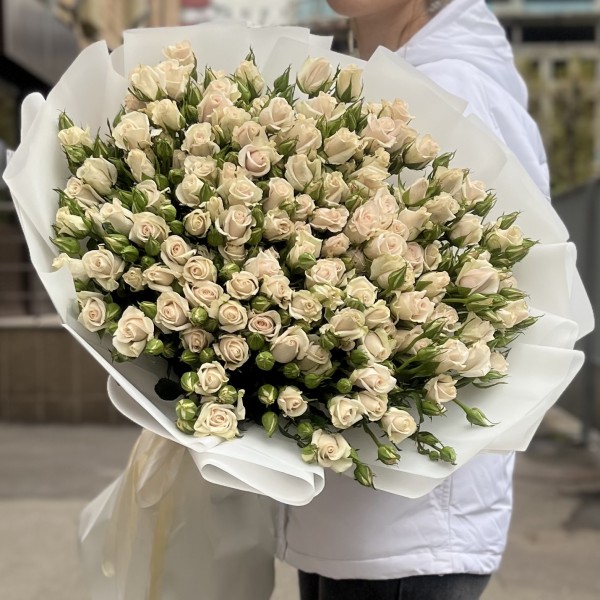 25 кустовых роз Роял Порцелина 80 см