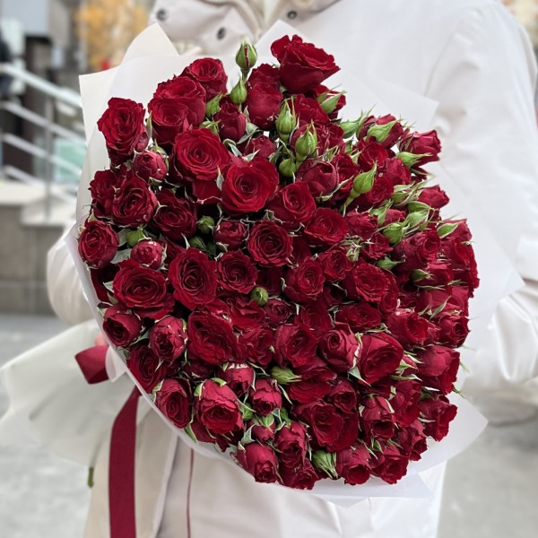 25 кустовых роз Велвет Блоссом 50 см