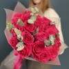 25 малиновых роз Пинк Флойд 60 см с эвкалиптом