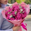 11 пионовидных кустовых роз Классик Сенсейшн 60 см с эвкалиптом