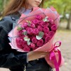 11 пионовидных кустовых роз Классик Сенсейшн 60 см с эвкалиптом