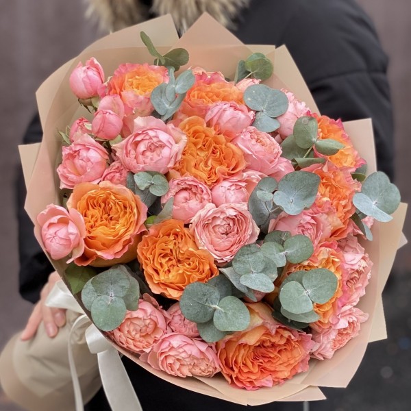 Микс из пионовидных роз Фри Спирит и Джульетта