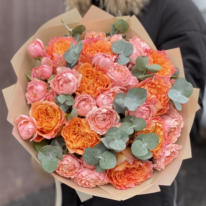 Микс из пионовидных роз Фри Спирит и Джульетта