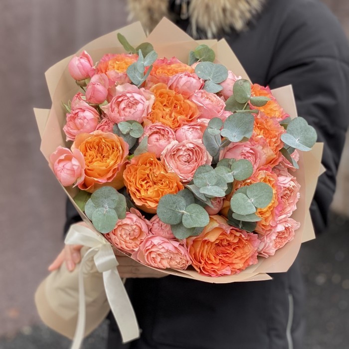 Микс из пионовидных роз Фри Спирит и Джульетта