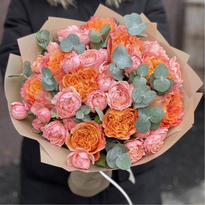 Микс из пионовидных роз Фри Спирит и Джульетта