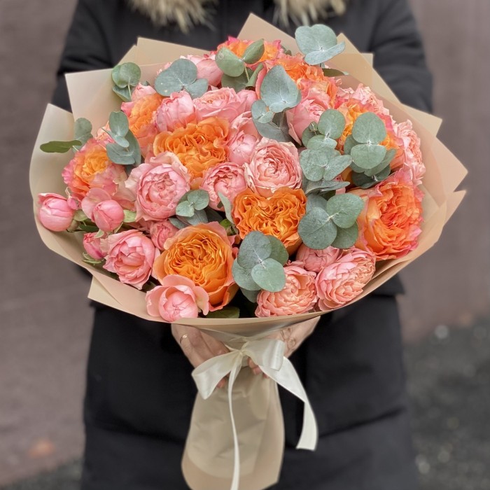 Микс из пионовидных роз Фри Спирит и Джульетта