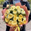 11 кустовых роз Каталина с эвкалиптом