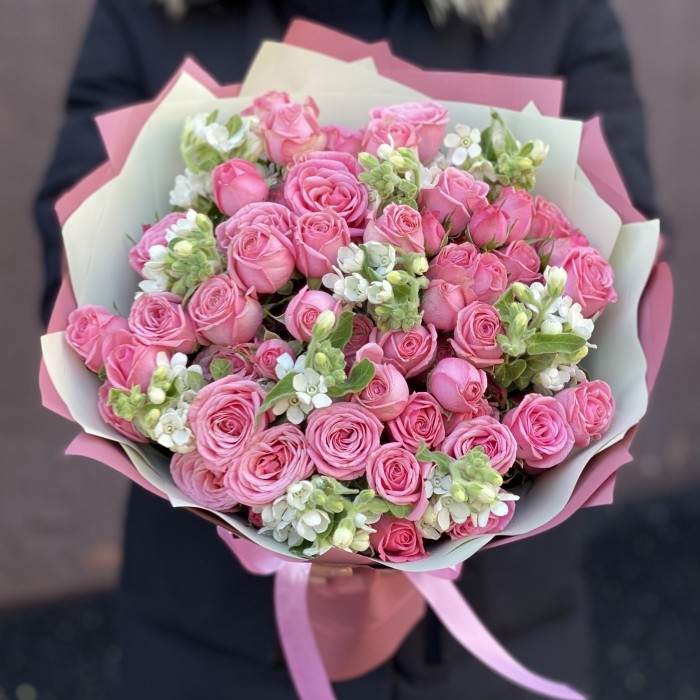 Букет из роз Дион с  белым оксипеталумом