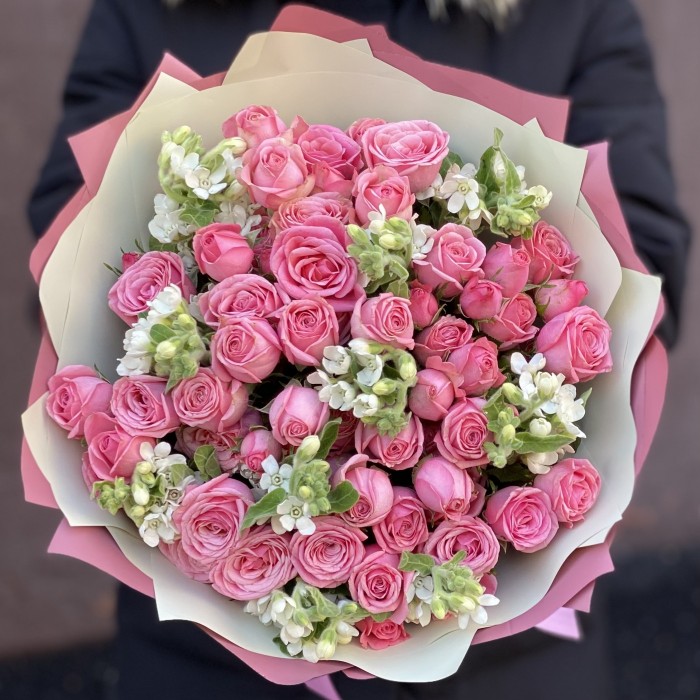 Букет из роз Дион с  белым оксипеталумом