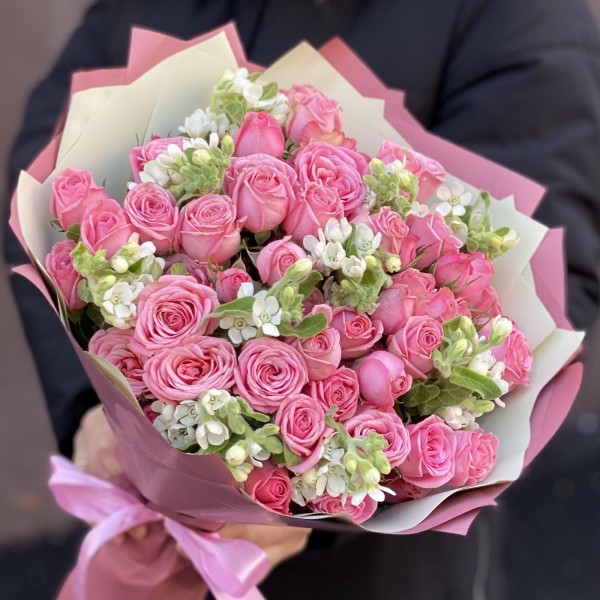 Букет из роз Дион с  белым оксипеталумом