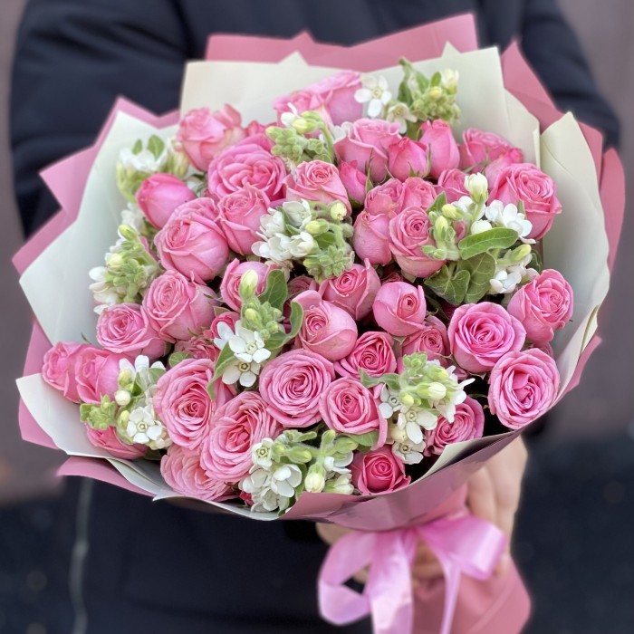 Букет из роз Дион с  белым оксипеталумом