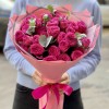11 пионовидных кустовых роз Классик Сенсейшн 60 см с эвкалиптом
