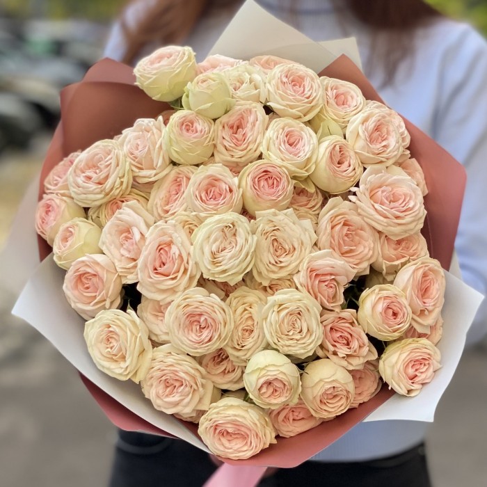 Букет розово-персиковых кустовых роз Свит Джелато