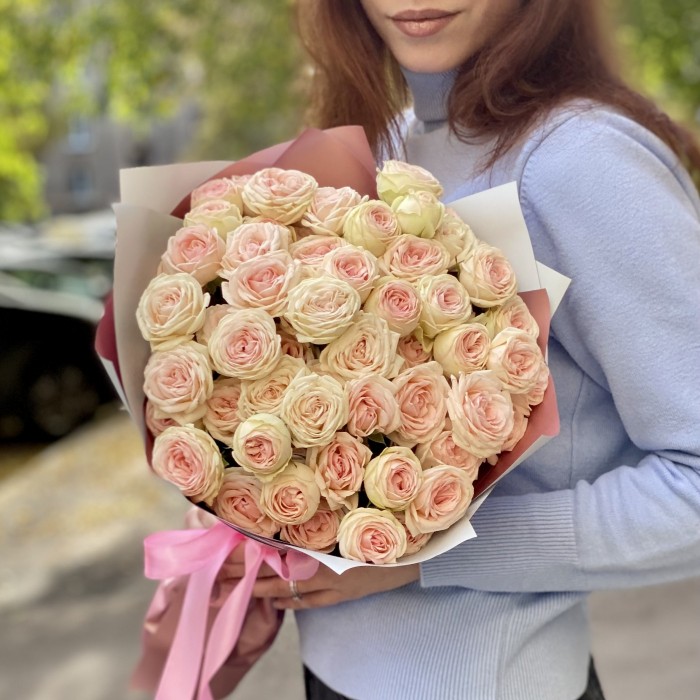 Букет розово-персиковых кустовых роз Свит Джелато