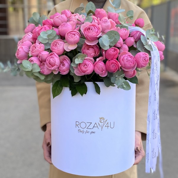 25 пионовидных кустовых роз Сильва Пинк в коробке