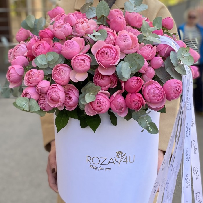 25 пионовидных кустовых роз Сильва Пинк в коробке