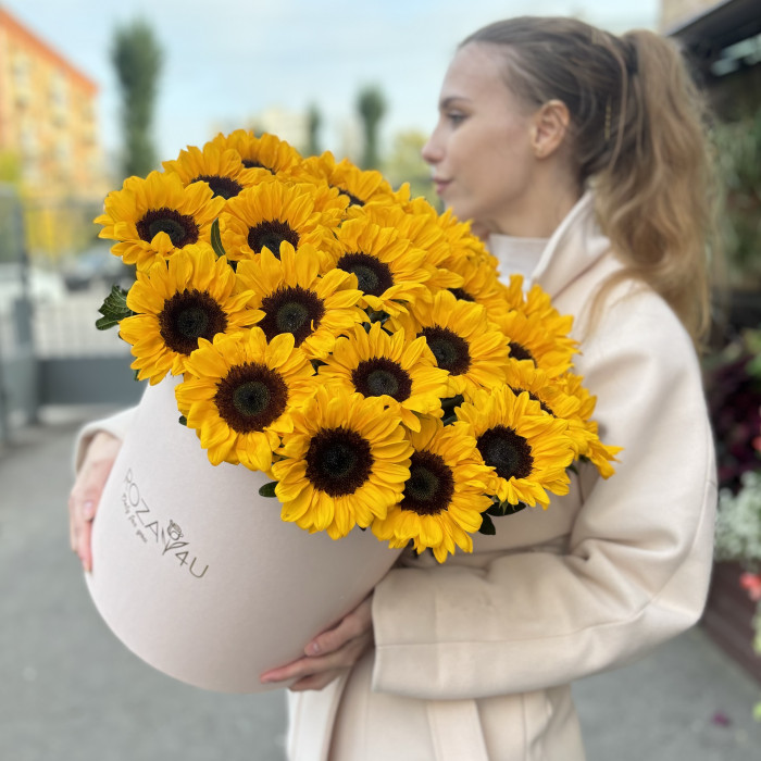 25 подсолнухов в коробке