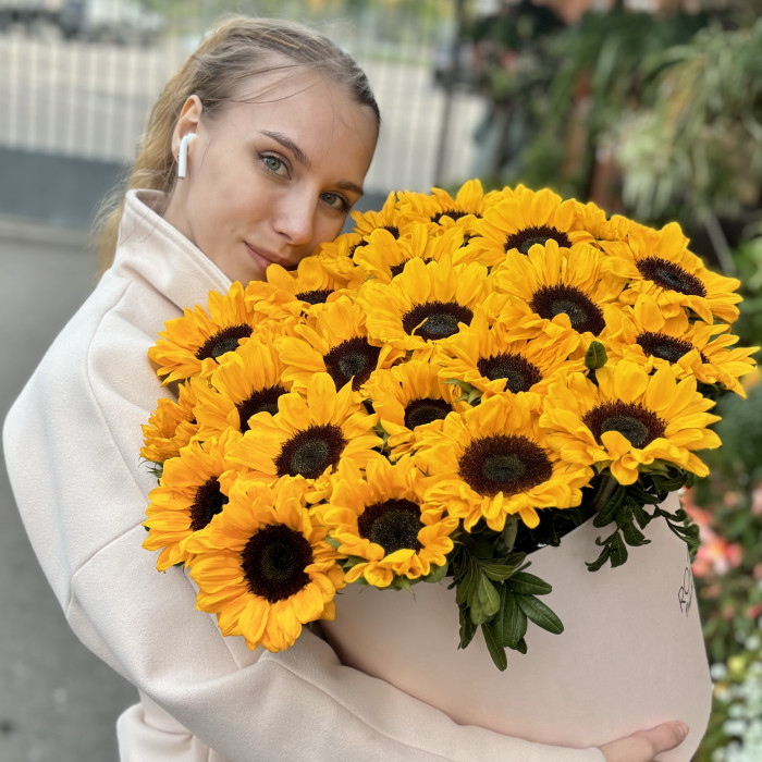 25 подсолнухов в коробке