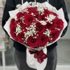 Букет из красных роз 60 см с гипсофилой